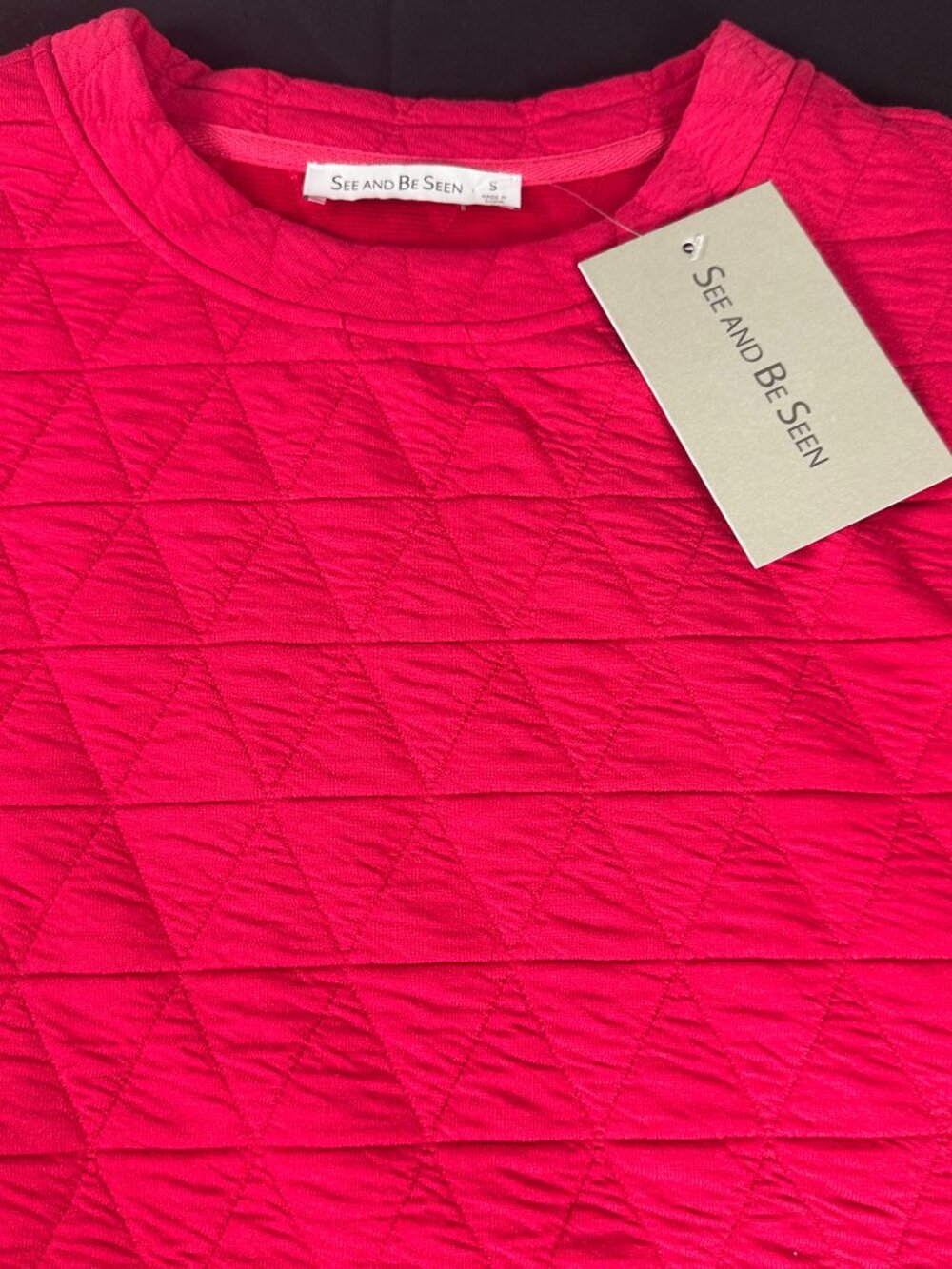 SEE AND BE SEEN Red Quilted Short Sleeve Top – Size Small